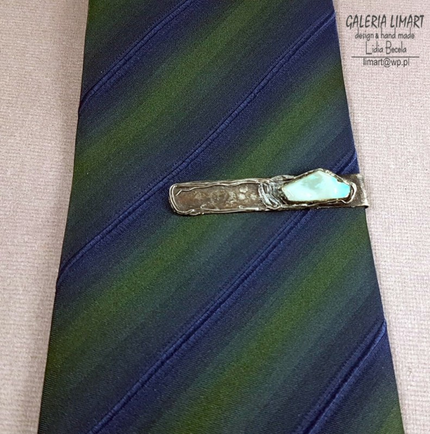 Elegancka spinka do krawata stylu VINTAGEz prawdziwym opalem